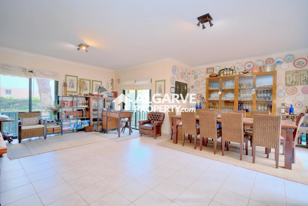 Apartamento T4 para Venda em Quarteira Foto 2