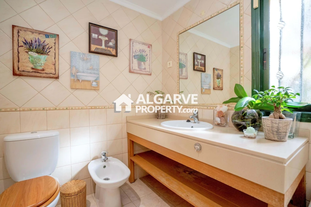 Apartamento T4 para Venda em Quarteira Foto 6