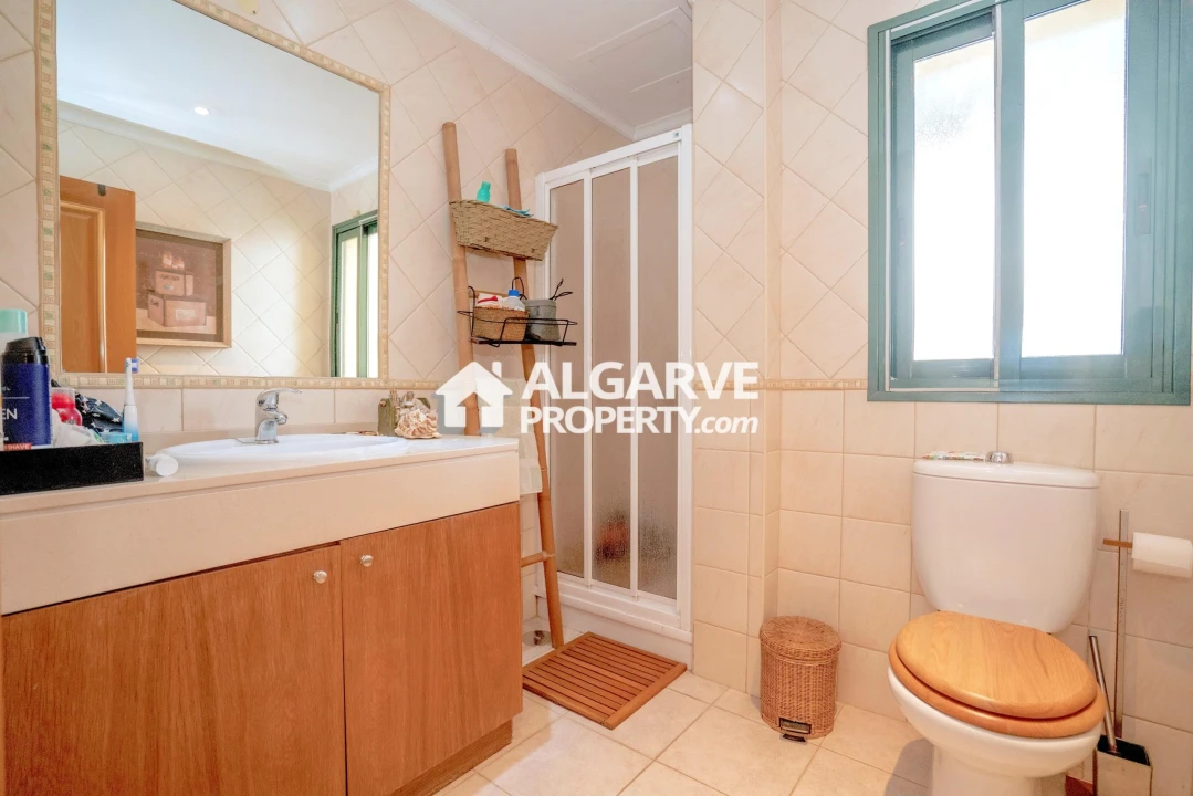 Apartamento T4 para Venda em Quarteira Foto 31
