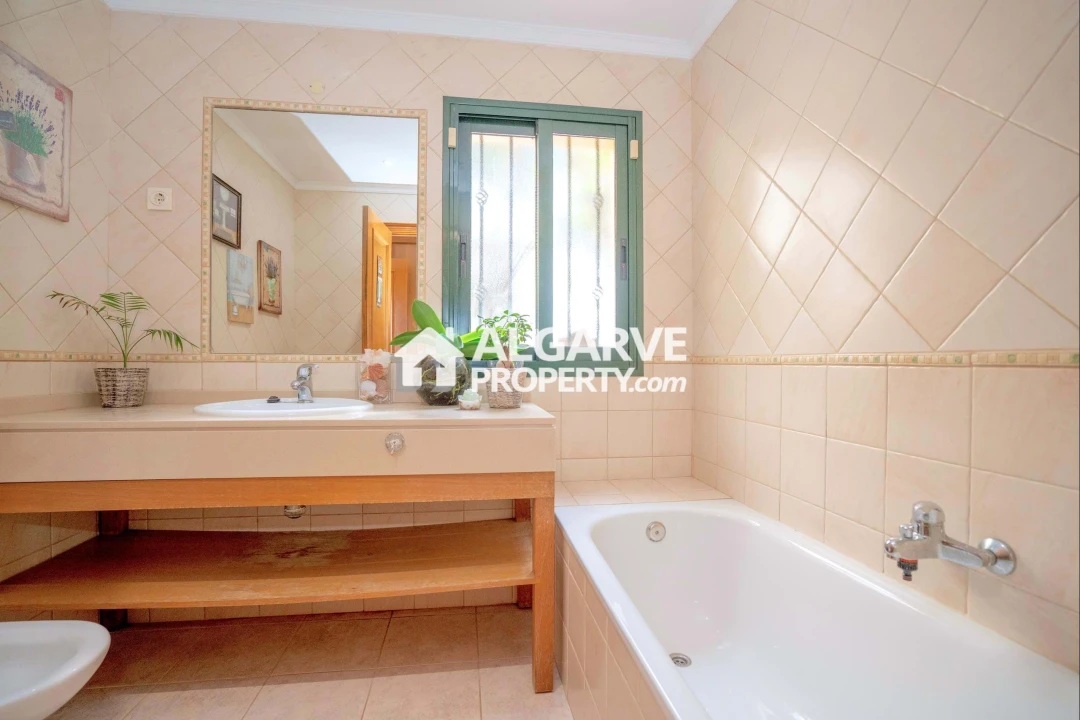 Apartamento T4 para Venda em Quarteira Foto 18