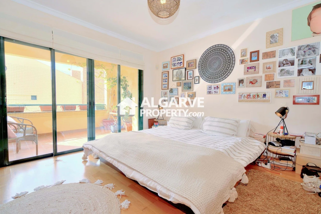 Apartamento T4 para Venda em Quarteira Foto 5