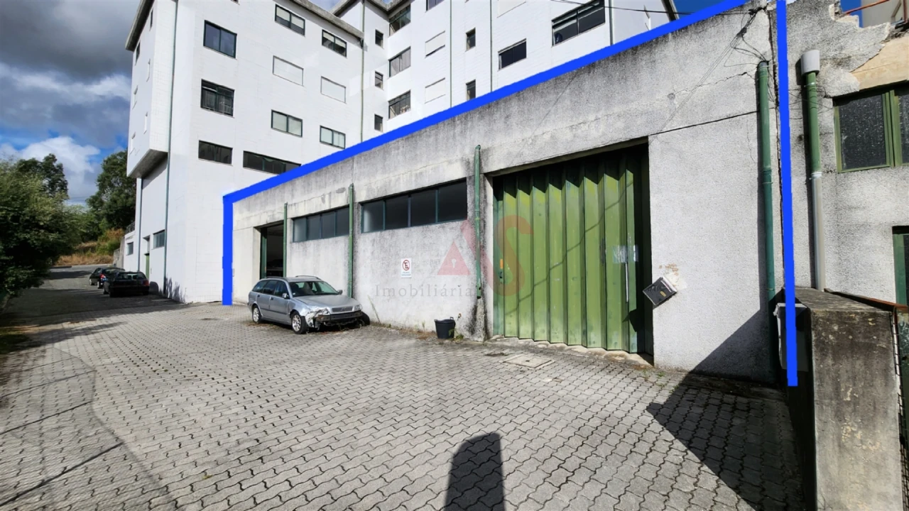 Armazém para Venda em Santo Tirso, Couto (Santa Cristina e São Miguel) e Burgães Foto 1