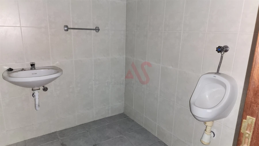 Armazém para Venda em Santo Tirso, Couto (Santa Cristina e São Miguel) e Burgães Foto 5