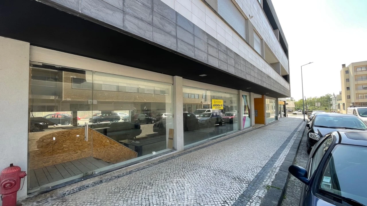 Loja para Venda em Santa Maria da Feira, Travanca, Sanfins e Espargo Foto 2