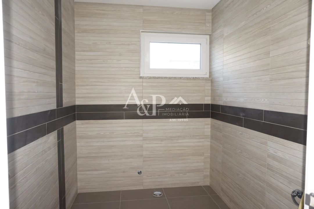 Apartamento T0 para Venda em Viseu Foto 12