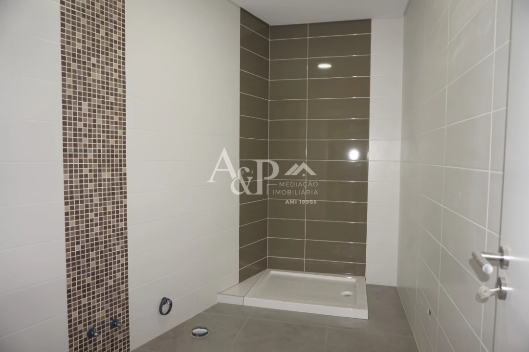 Apartamento T0 para Venda em Viseu Foto 9