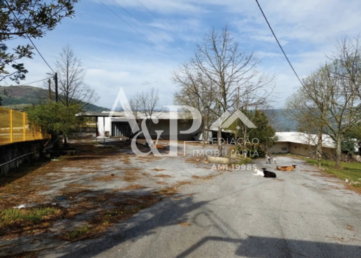 Armazém para Arrendamento em Fornos de Maceira Dão Foto 2