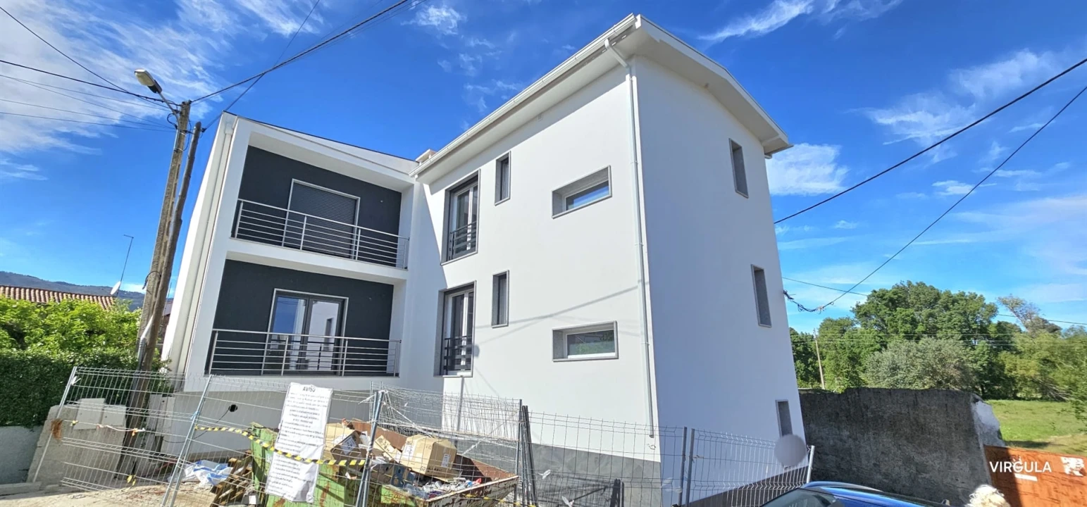 Moradia T2 para Venda em Boidobra Foto 1