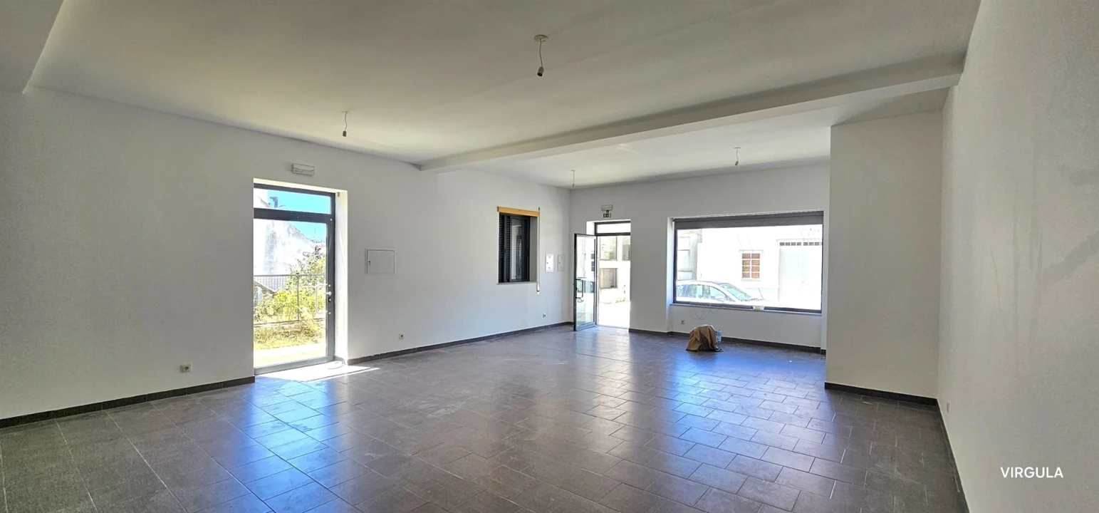 Loja para Arrendamento em Guarda Foto 7