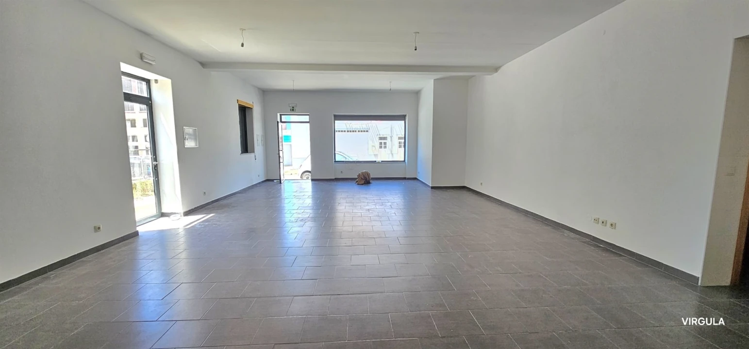 Loja para Arrendamento em Guarda Foto 1