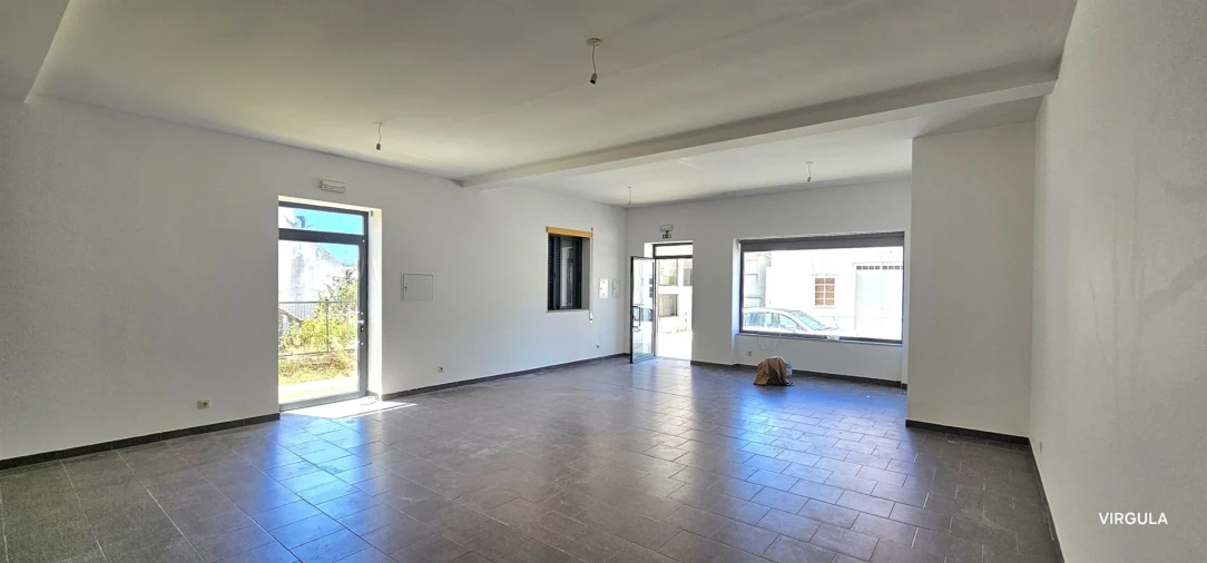 Loja para Arrendamento em Guarda Foto 7