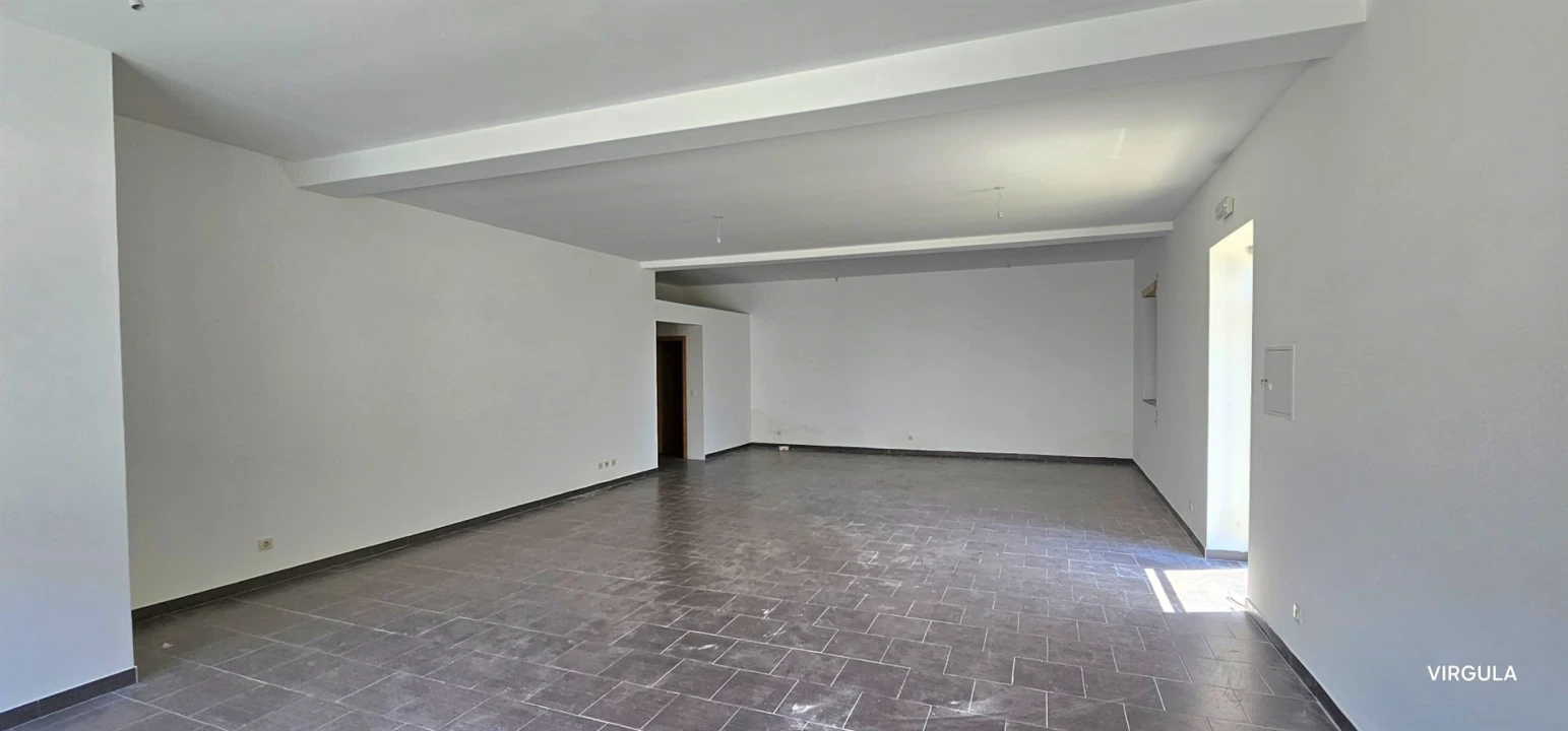 Loja para Arrendamento em Guarda Foto 8