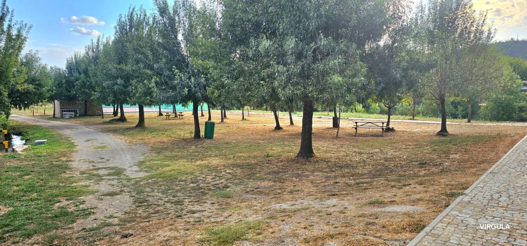 Moradia T3 para Venda em Paul Foto 23