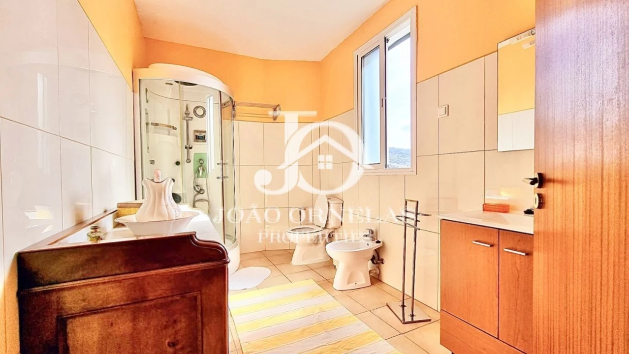 Moradia T4 para Venda em Funchal (São Pedro) Foto 1