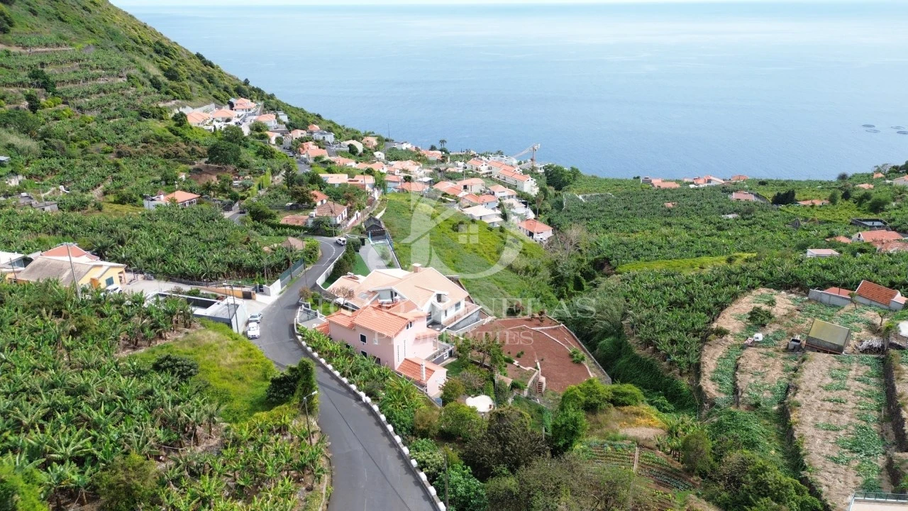 Moradia T3 para Venda em Arco da Calheta Foto 4