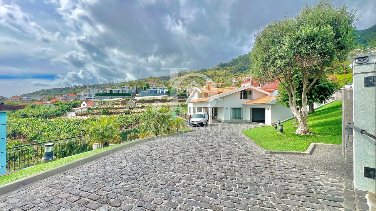 Moradia T3 para Venda em Arco da Calheta Foto 6