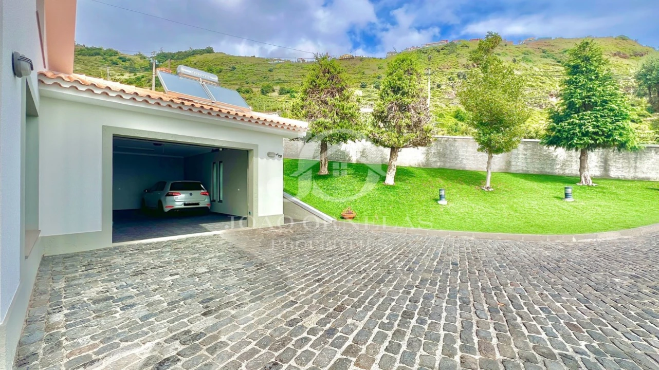 Moradia T3 para Venda em Arco da Calheta Foto 8