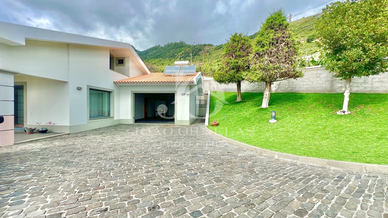 Moradia T3 para Venda em Arco da Calheta Foto 12