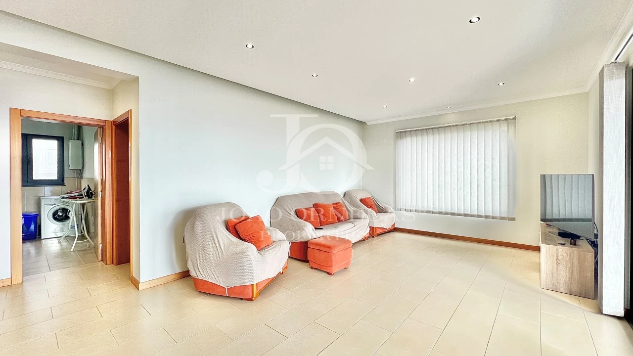 Moradia T3 para Venda em Arco da Calheta Foto 17