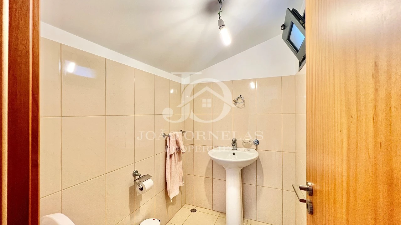 Moradia T3 para Venda em Arco da Calheta Foto 35