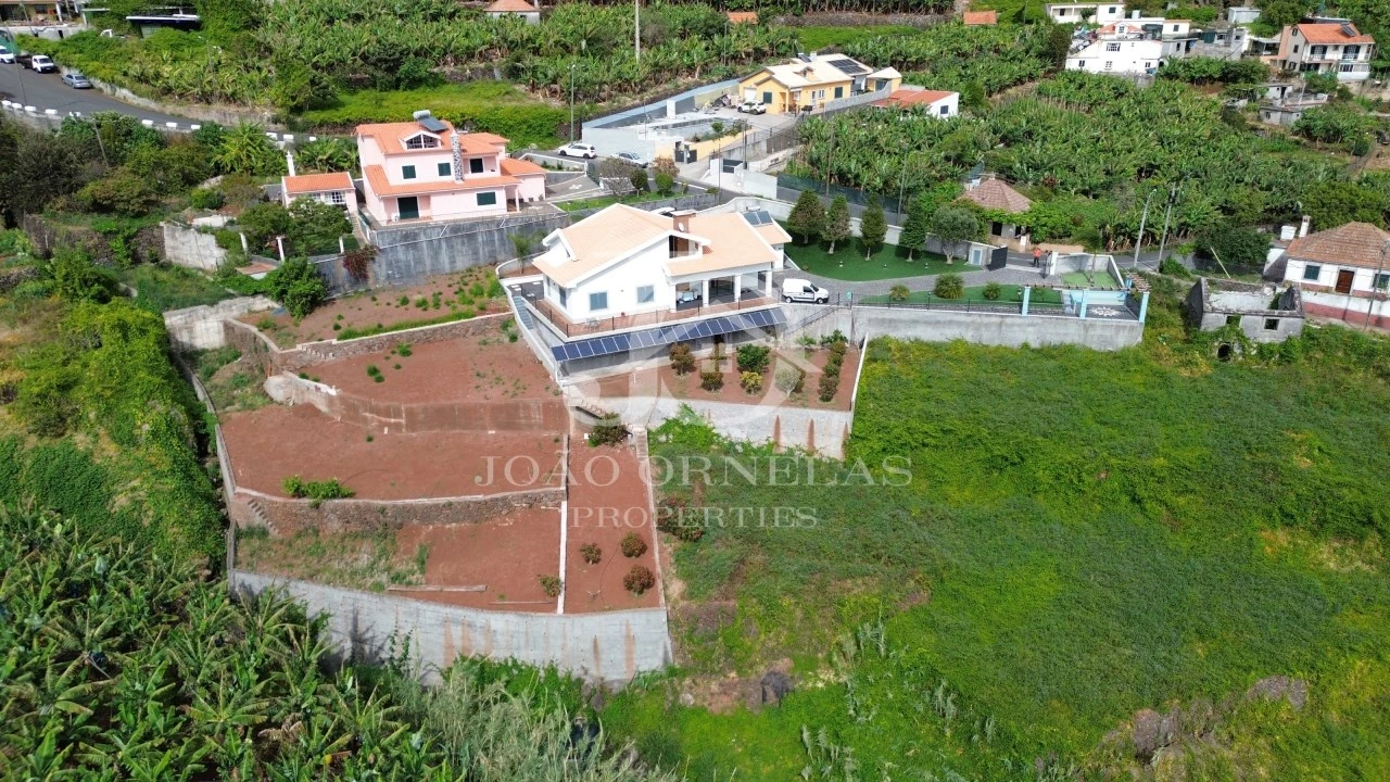 Moradia T3 para Venda em Arco da Calheta Foto 48