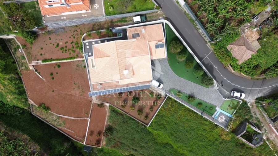 Moradia T3 para Venda em Arco da Calheta Foto 3