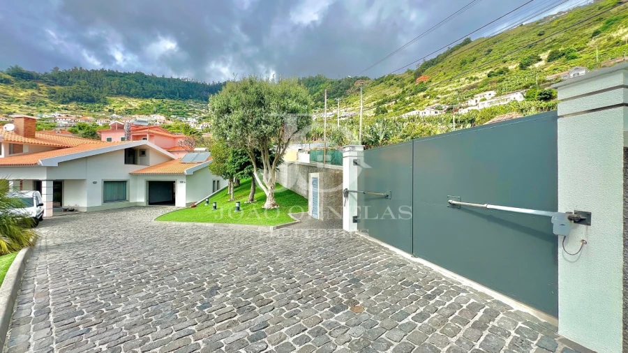 Moradia T3 para Venda em Arco da Calheta Foto 5