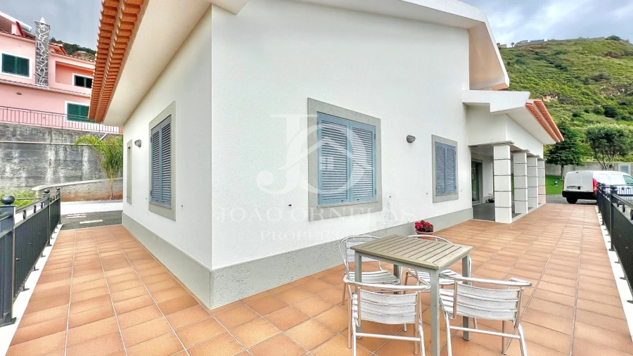 Moradia T3 para Venda em Arco da Calheta Foto 41