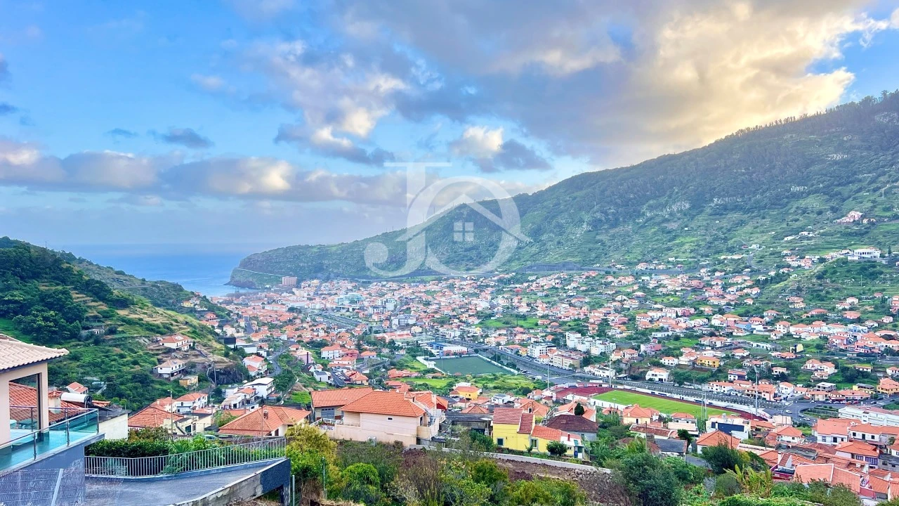 Terreno para Venda em Machico Foto 1