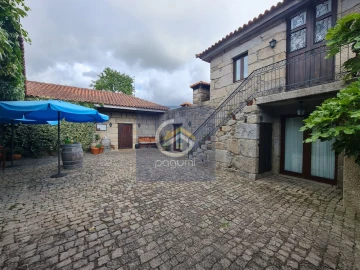 Moradia T4 para Venda em Paredes