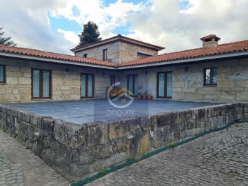 Moradia T4 para Venda em Paredes