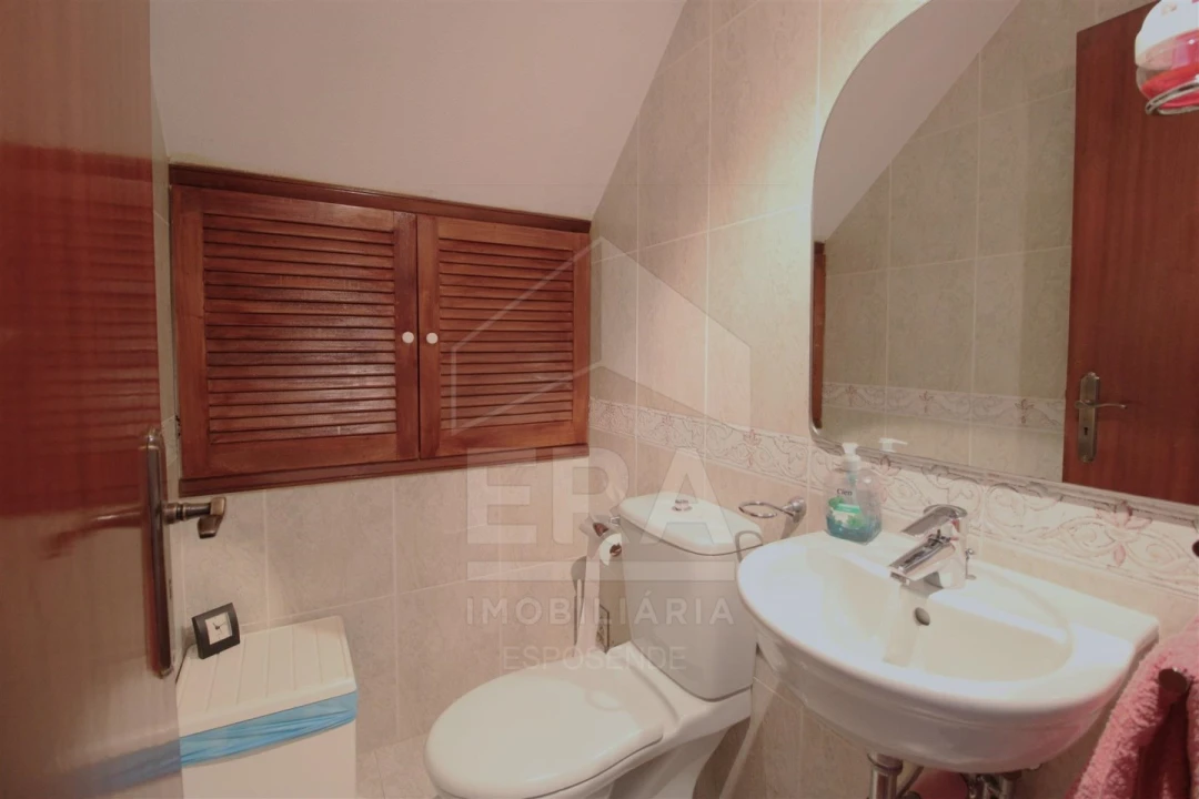 Moradia T5 para Venda em Darque Foto 8