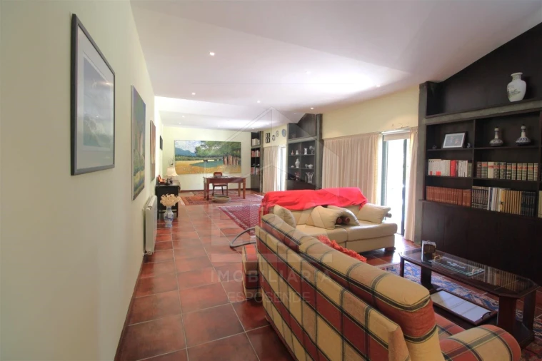 Moradia T5 para Venda em Darque Foto 4