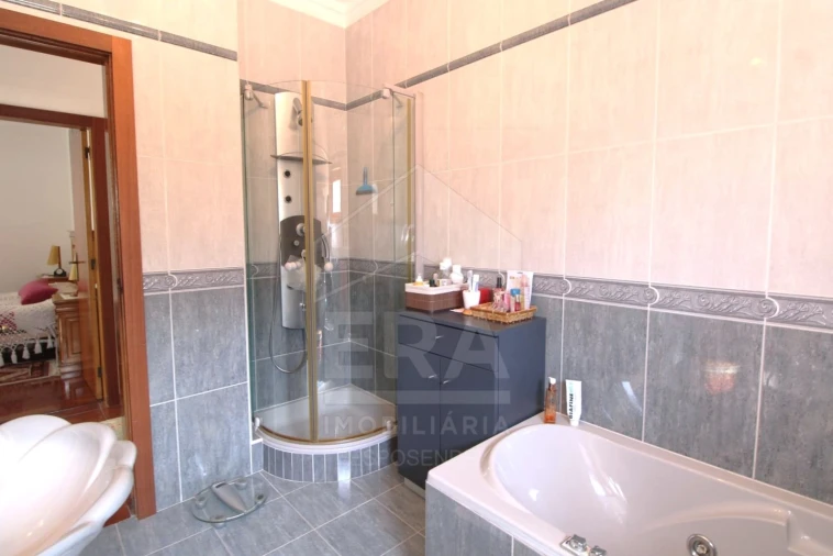 Moradia T5 para Venda em Darque Foto 11