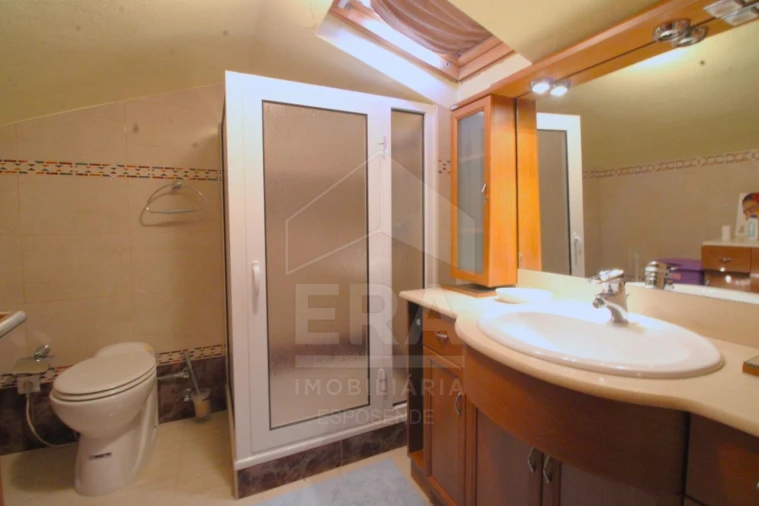 Moradia T5 para Venda em Darque Foto 13