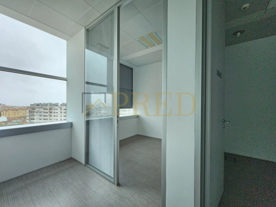 Escritório para Arrendamento em Santa Marinha e São Pedro da Afurada Foto 5