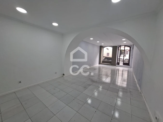 Negócio para Arrendamento em Angra (Nossa Senhora da Conceição) Foto 2