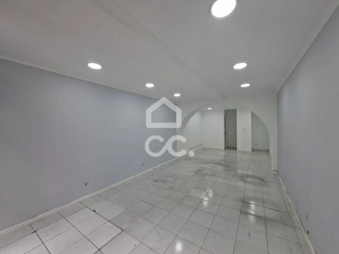 Negócio para Arrendamento em Angra (Nossa Senhora da Conceição) Foto 4