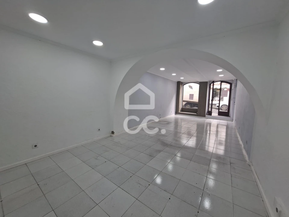 Negócio para Arrendamento em Angra (Nossa Senhora da Conceição) Foto 2