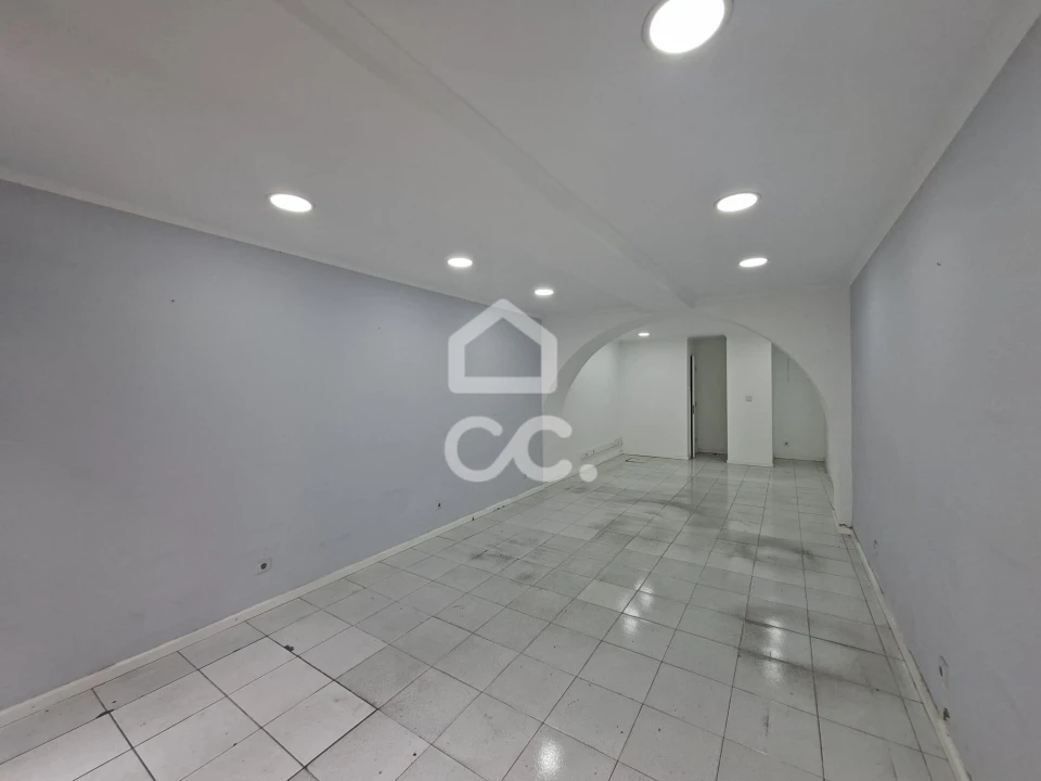 Negócio para Arrendamento em Angra (Nossa Senhora da Conceição) Foto 4