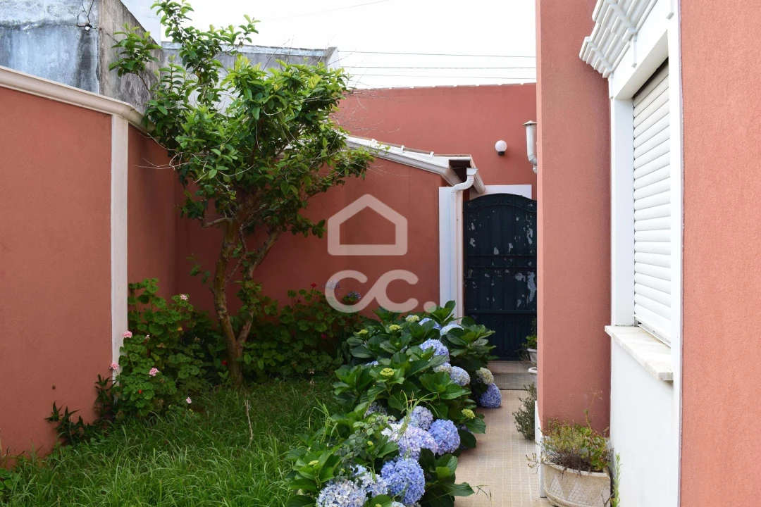 Moradia T4 para Venda em Porto Judeu Foto 22