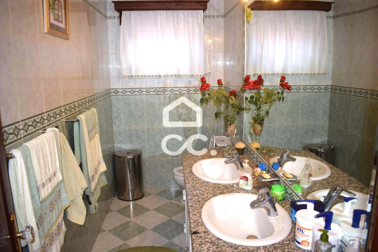 Moradia T4 para Venda em Porto Judeu Foto 6