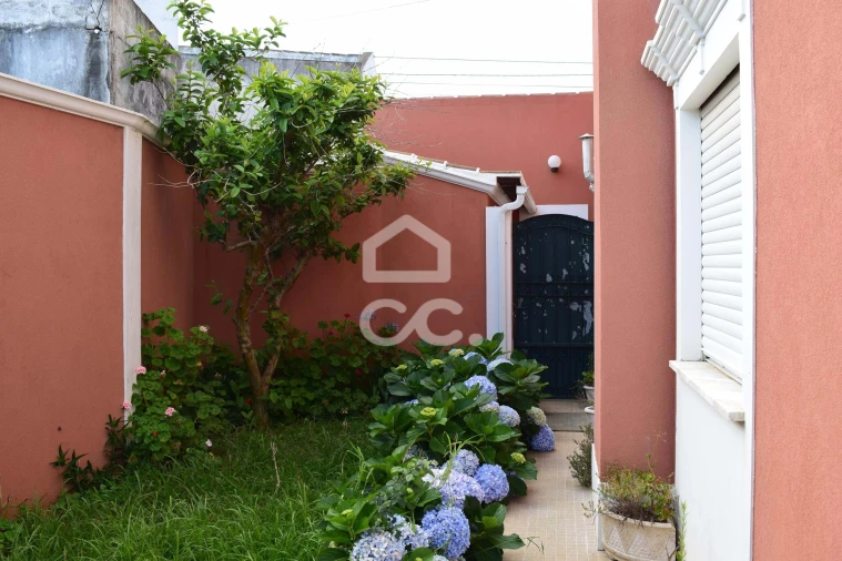 Moradia T4 para Venda em Porto Judeu Foto 22