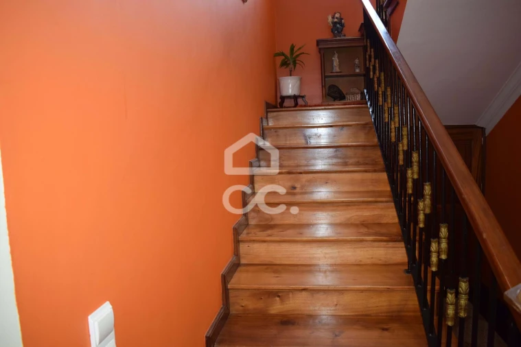 Moradia T4 para Venda em Porto Judeu Foto 13