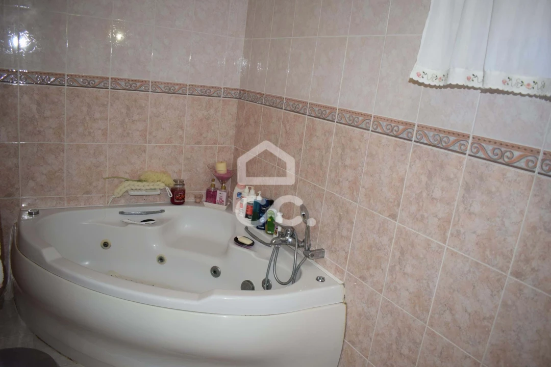 Moradia T4 para Venda em Porto Judeu Foto 8