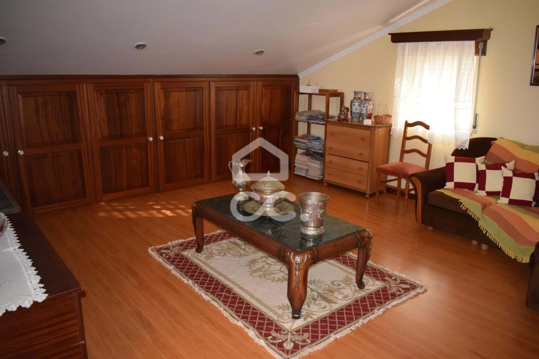 Moradia T4 para Venda em Porto Judeu Foto 15