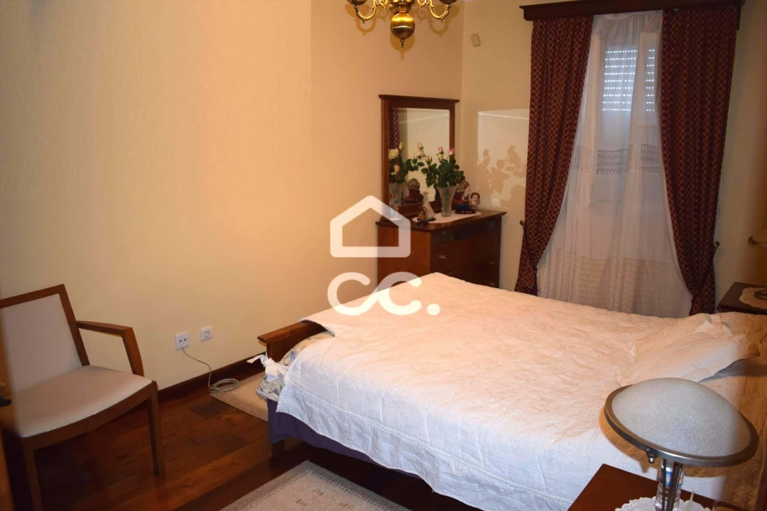 Moradia T4 para Venda em Porto Judeu Foto 10