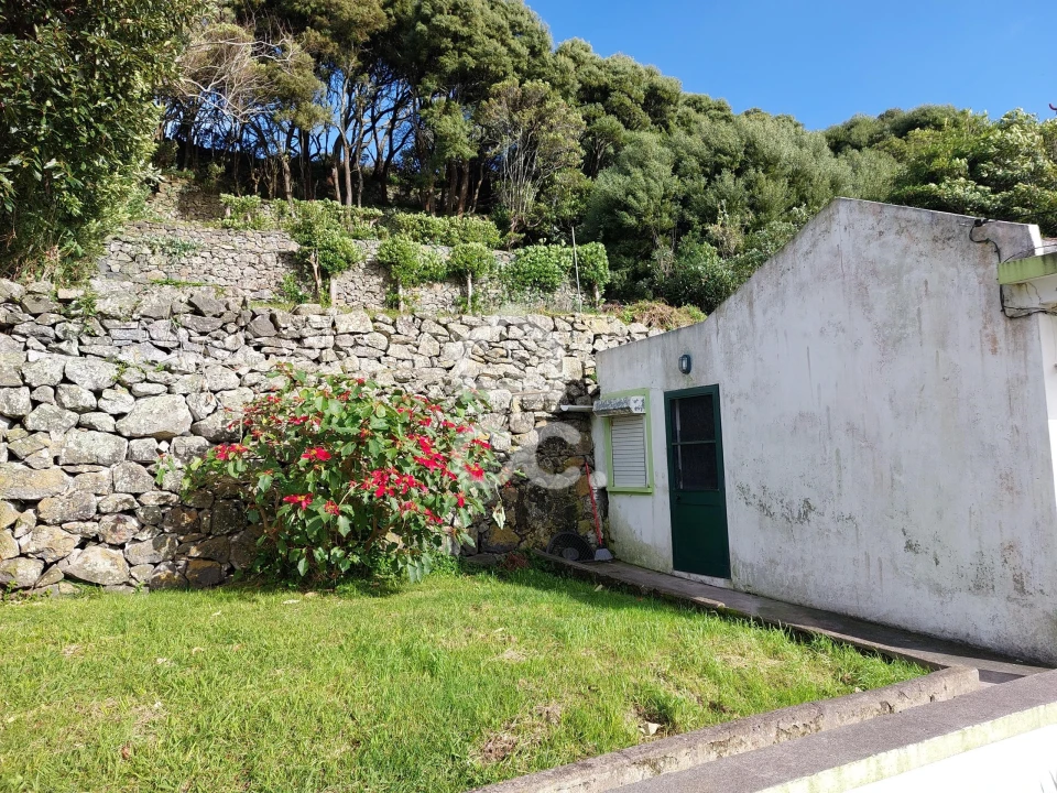 Moradia T3 para Venda em Praia da Vitoria (Santa Cruz) Foto 16