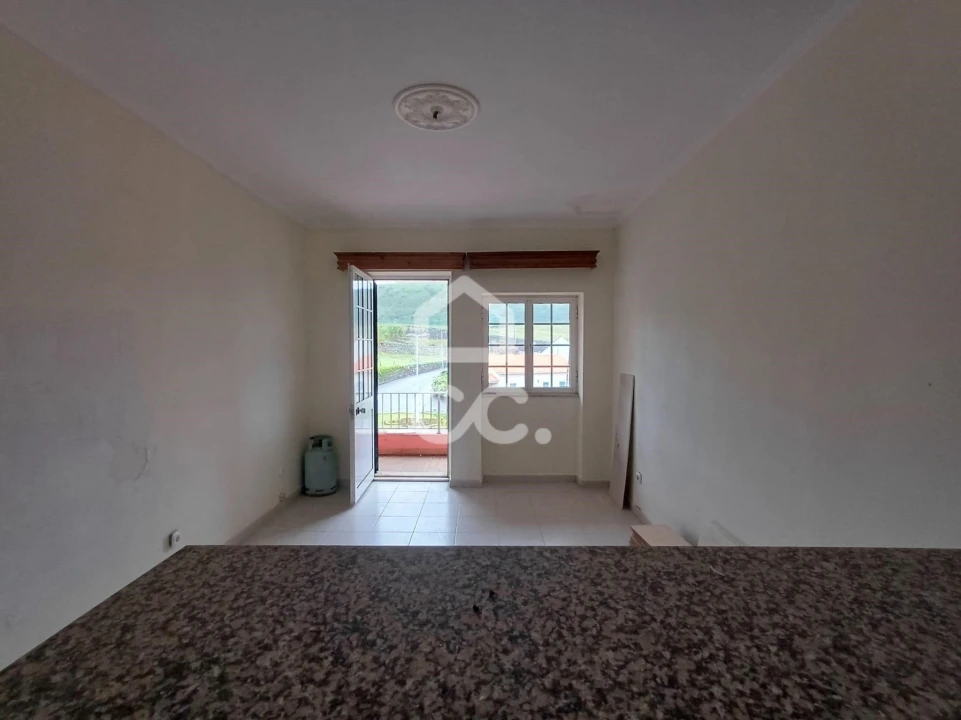 Moradia T4 para Venda em Praia da Vitoria (Santa Cruz) Foto 4