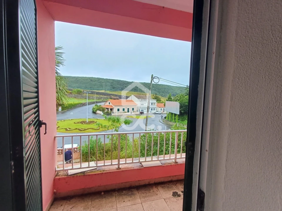 Moradia T4 para Venda em Praia da Vitoria (Santa Cruz) Foto 18